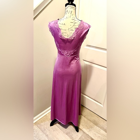 Vintage 1950s Sexy Nightgown/Dress Slip by Blush Intimates. Lilac, Lace, Size M - Picture 8 of 10